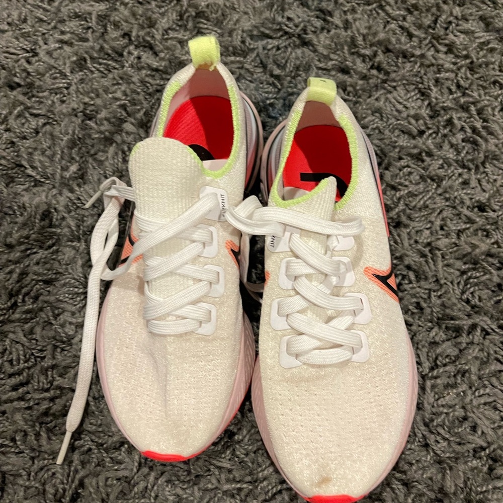 Nike Women's White and Neon Pink Athletic Shoes